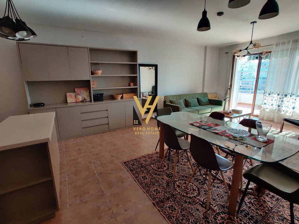 JEPET APARTAMENT 2+1+2+BLK ME QERA NE MYSLYM SHYR 1.000 EURO