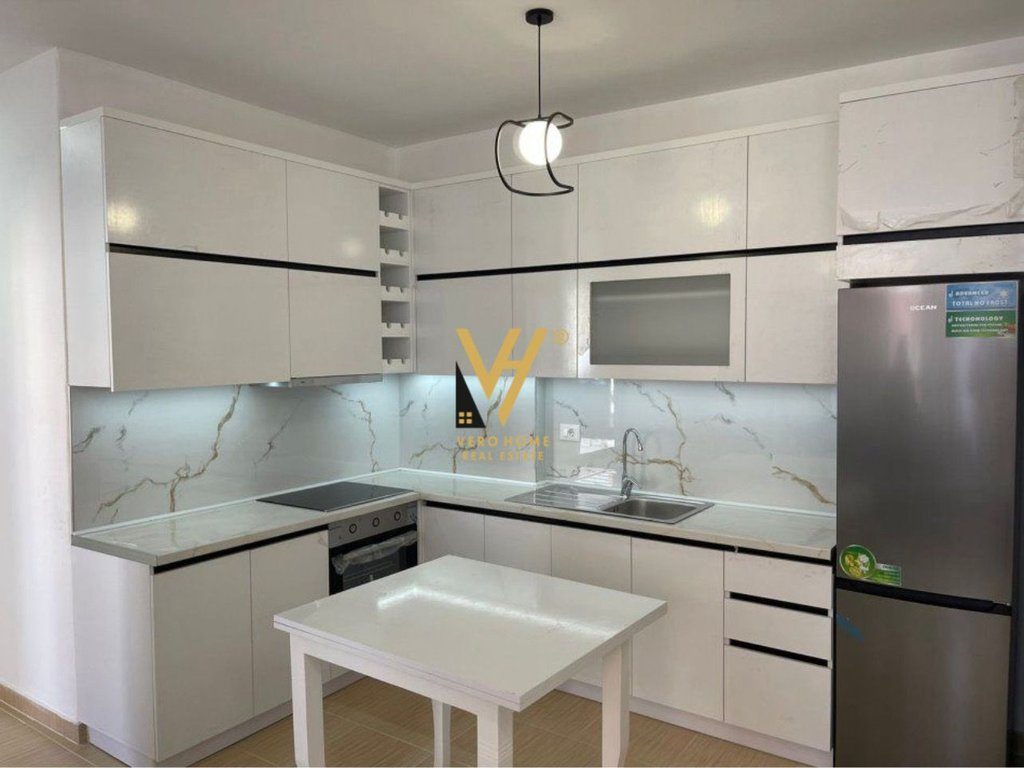 JEPET APARTAMENT 2+1+2+BLK ME QERA TE KOM. AVID, BULEVARDI I RI 650 EURO 2
