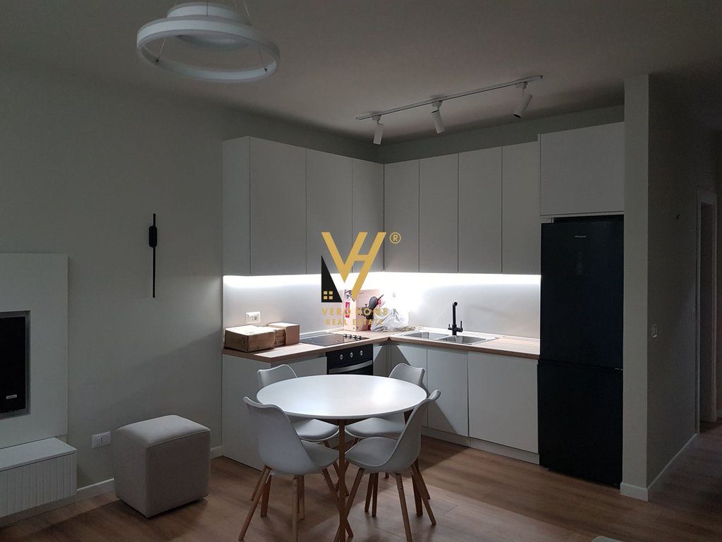 JEPET APARTAMENT 2+1+2 BLK ME QERA TE KODRA E DIELLIT 750 EURO 3