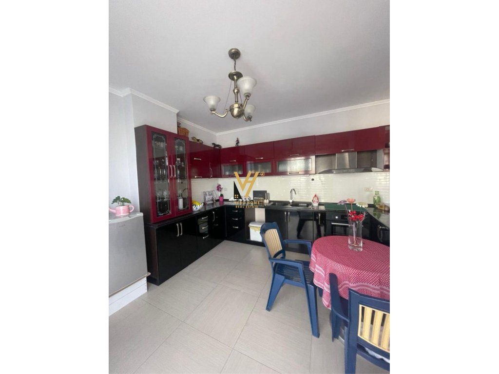 JEPET APARTAMENT 2+1+BLK ME QERA NE YZBERISHT 50.000 LEKE 2