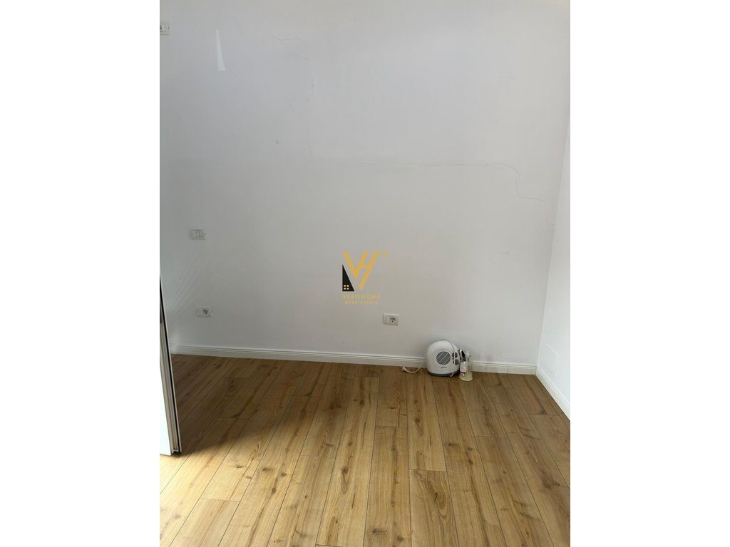 JEPET AMBIENT BIZNESI 18 M2 TE KOMUNA E PARISIT 25.000 LEKE 2