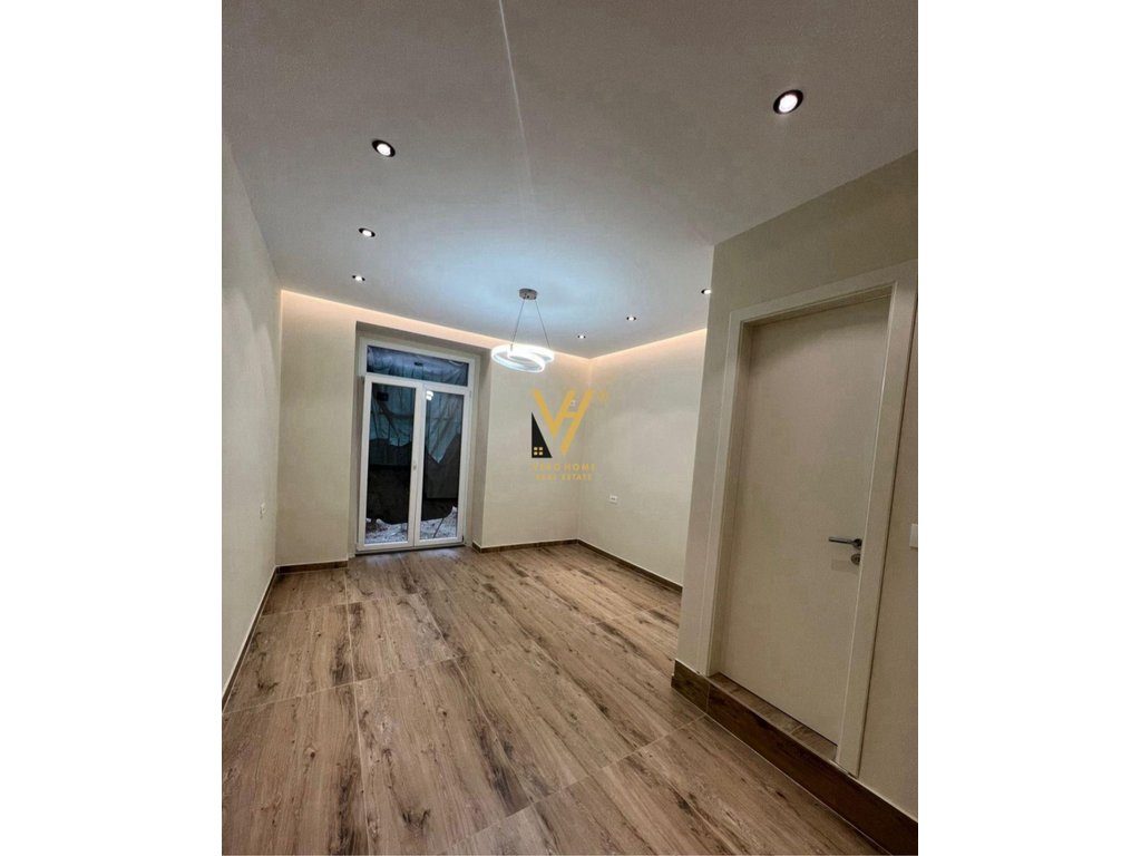 JEPET ZYRE 30 M2 ME QIRA TE RRUGA MYSLYM SHYRI 800 EURO