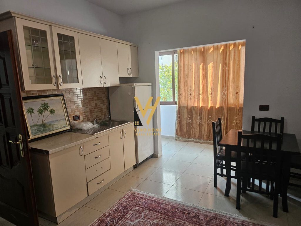 JEPET APARTAMENT 1+1 ME QERA TE CONCORD CENTER 50.000 LEKE 2