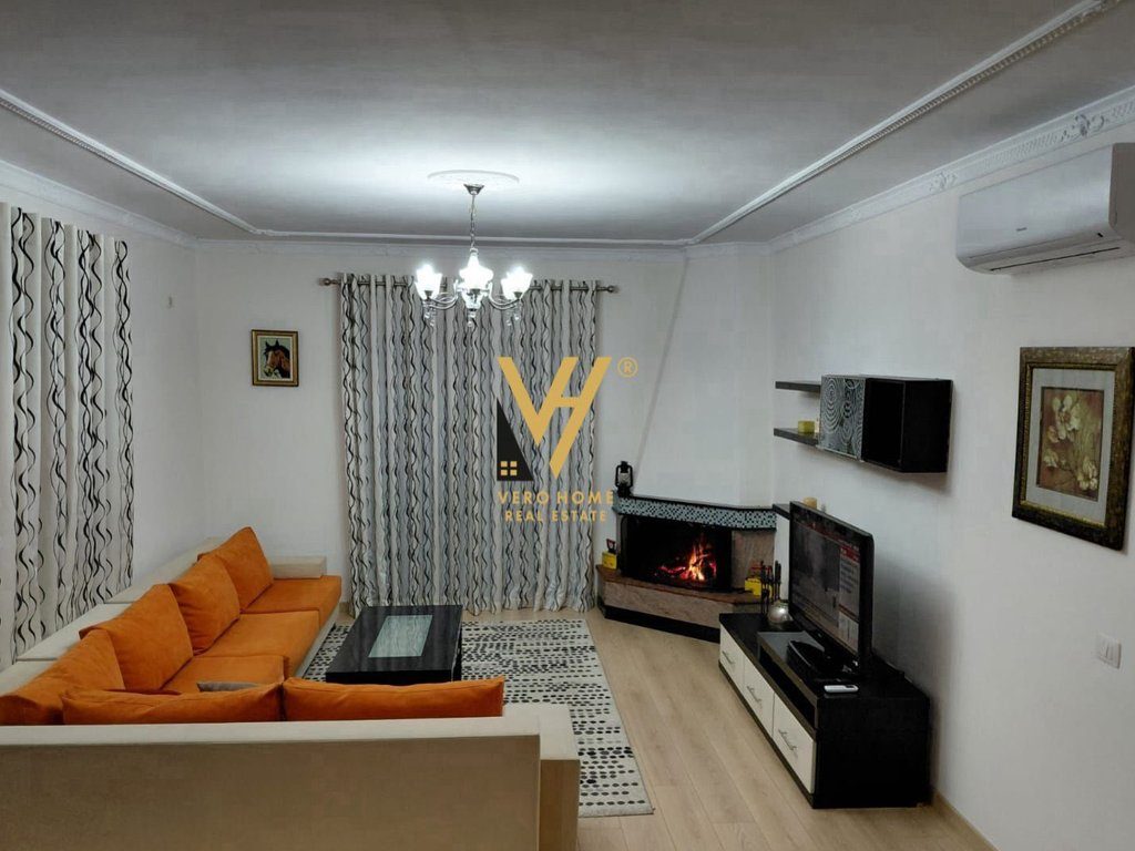 JEPET HYRJE 5+1+2+BLK ME QIRA NE ALI DEM 1.300 EURO