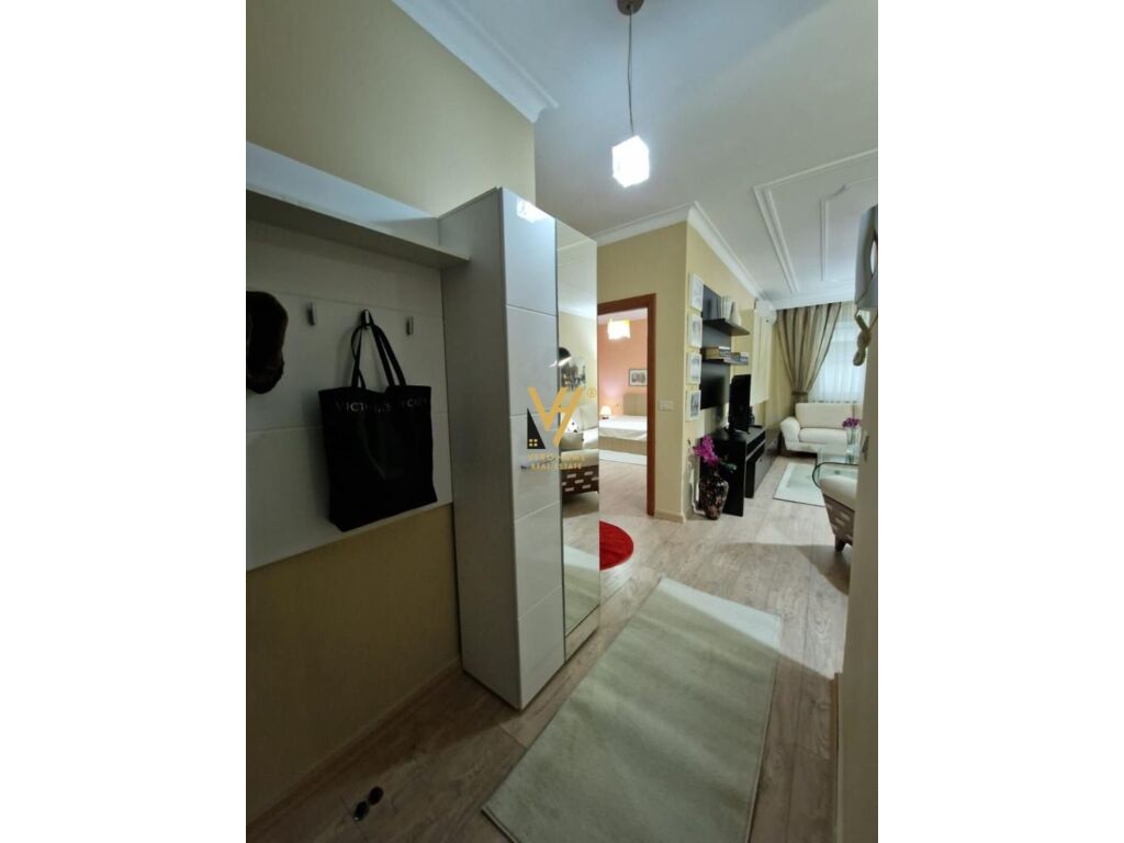 Jepet Apartament 1+1+ballkon me qera te Blloku 72 m2 4