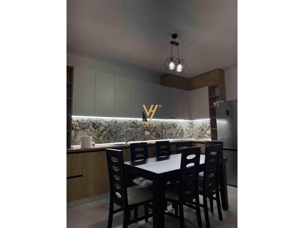 JEPET APARTAMENT 2+1+BLK ME QERA TE ISH FUSHA AVIACIONIT 750 EURO 2