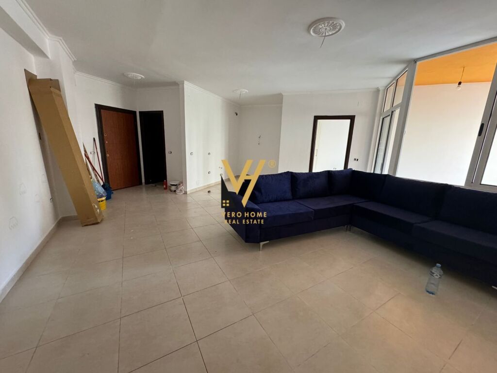 Shitet Apartament 2+1+2+ballkon te Unaza e Re 104 m2