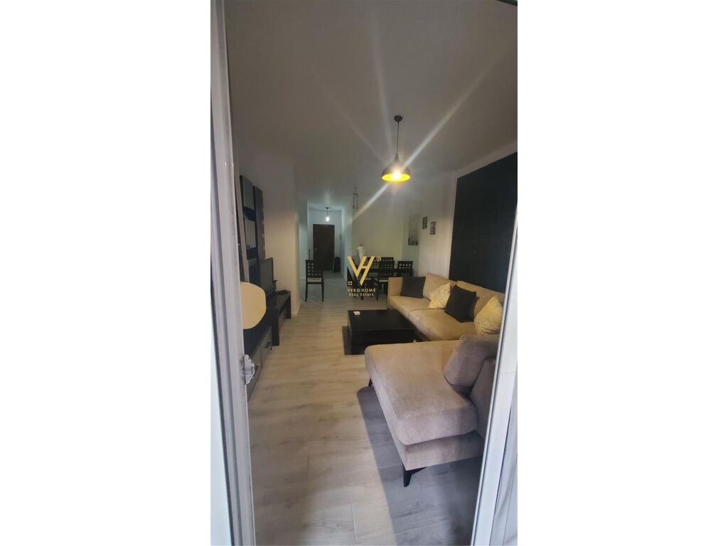 Jepet Apartament 1+1+ballkon me qera te Pazari i Ri 85 m2 3