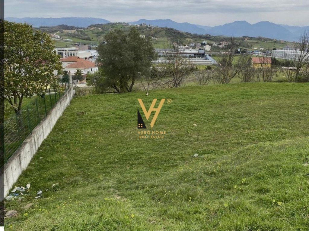 SHITET TOKE TRUALL 11.000 M2 NE FUSHE PREZE 370.000 EURO