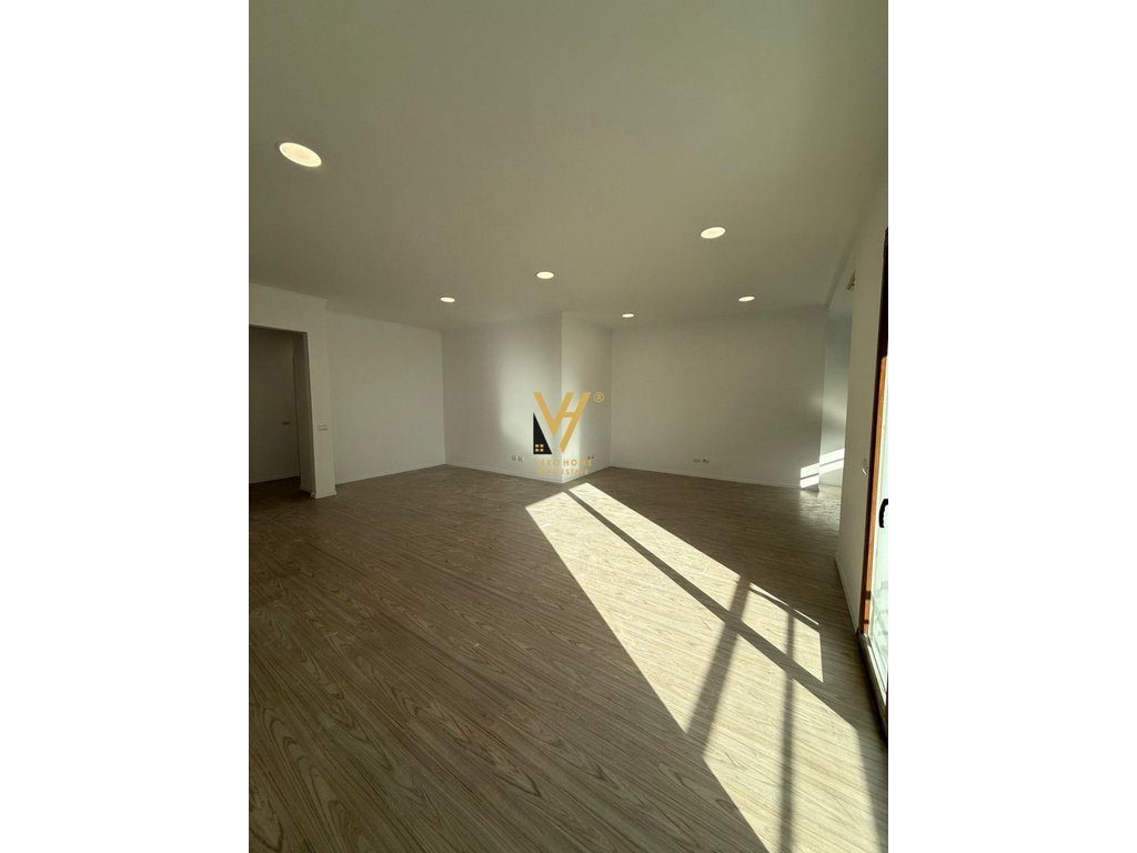 JEPET ZYRE 180 M2 QERA TE DELIJORGJI 250.000 LEKE 2