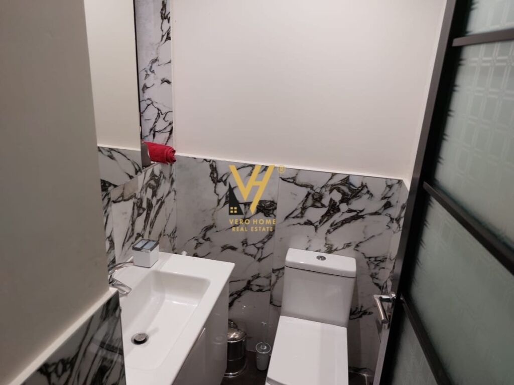 Jepet Apartament 2+1+2+post parkimi me qera te Qendra Kristal 120 m2 2