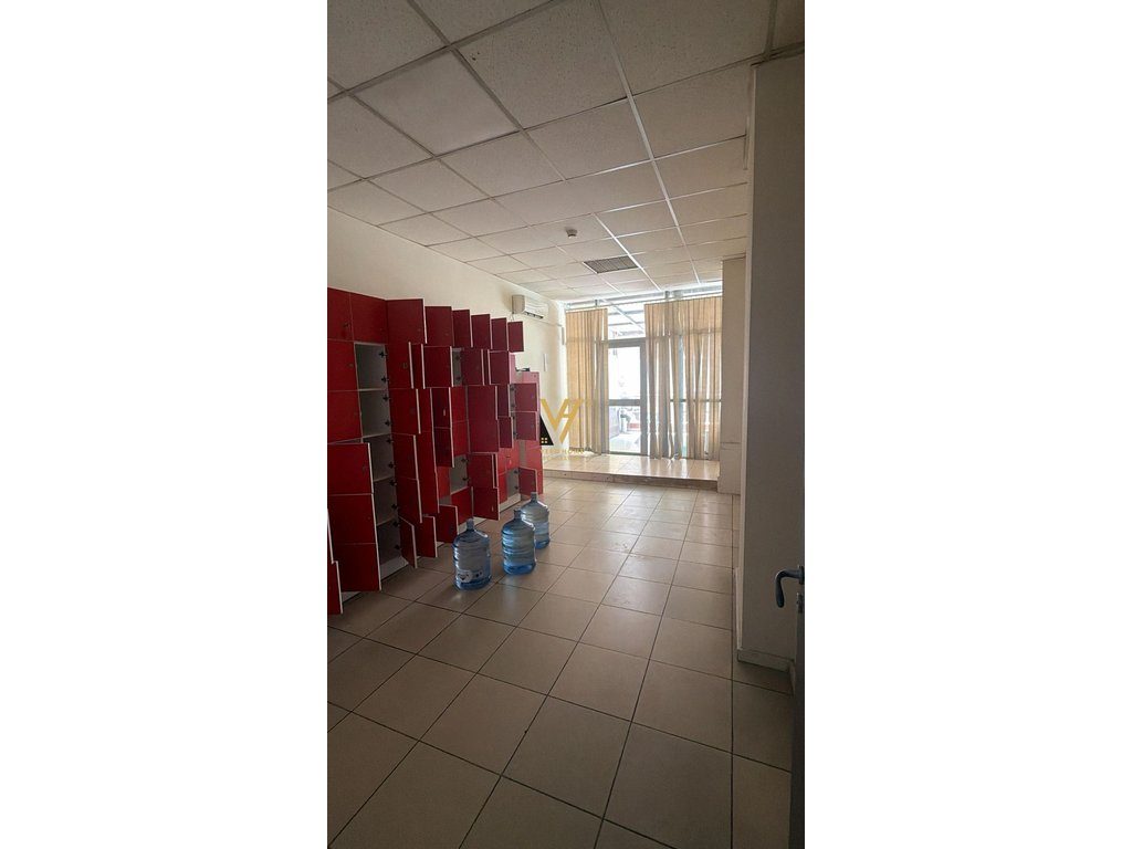 JEPET AMBIENT BIZNESI 500 M2 ME QIRA NE BLLOK 7.000 EURO 2