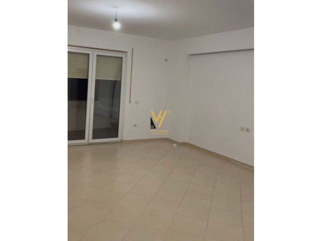 JEPET ZYRE 130 M2 ME QERA TE RRUGA 5 MAJI 50.000 LEKE