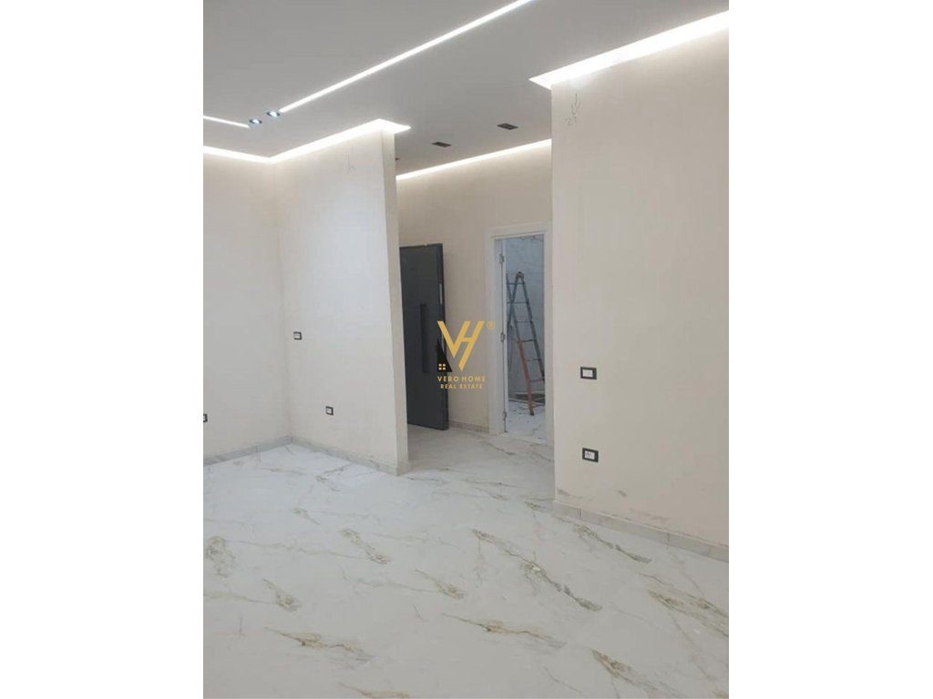 JEPET AMBIENT BIZNESI 74 M2 ME QERA NE ASTIR 80.000 LEKE 3