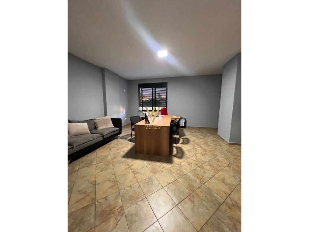 Jepet Zyre me qera te Cirku ne Qender 70 m2 3