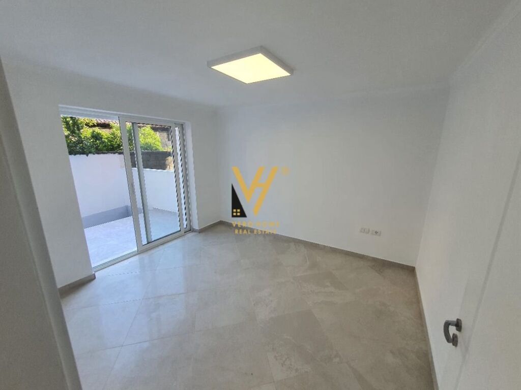 Jepet zyre me qera te Tregu Cam 120 m2