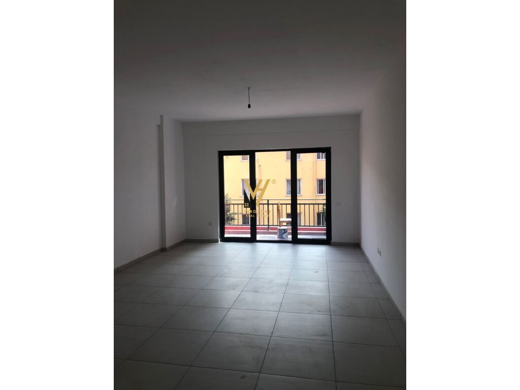 Jepet Zyre me qera te Kompleksi Arlis, Rruga e Dibres 130 m2