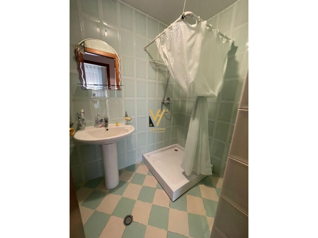 Jepet Apartament 2+1+2 me qera te Rruga e Barrikadave 100m2 2