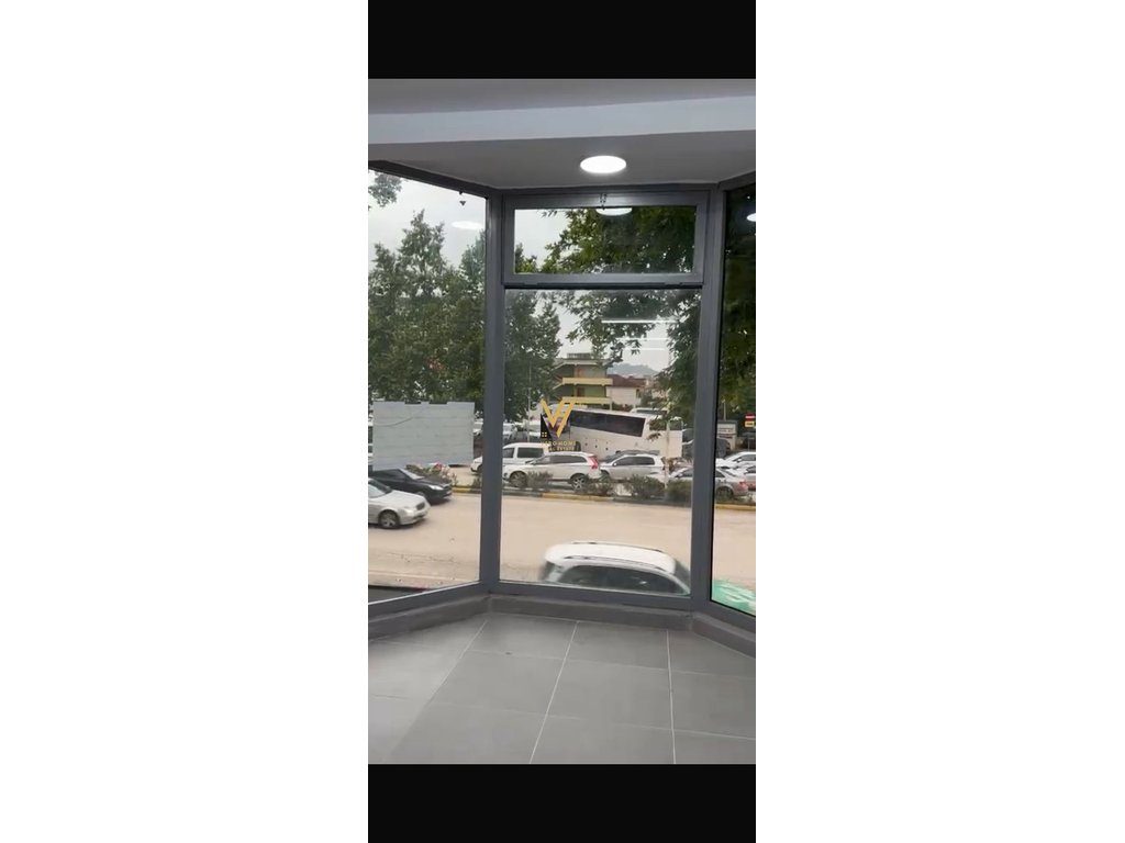 JEPET AMBIENT BIZNESI 125 M2 ME QIRA TE RRUGA DRITAN HOXHA 1.000 EURO