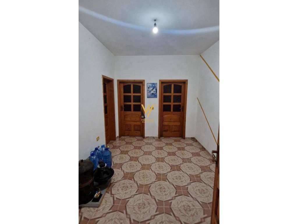 SHITET SHTEPI NJE KATESHENE PEZE E VOGEL 150.000 EURO 4