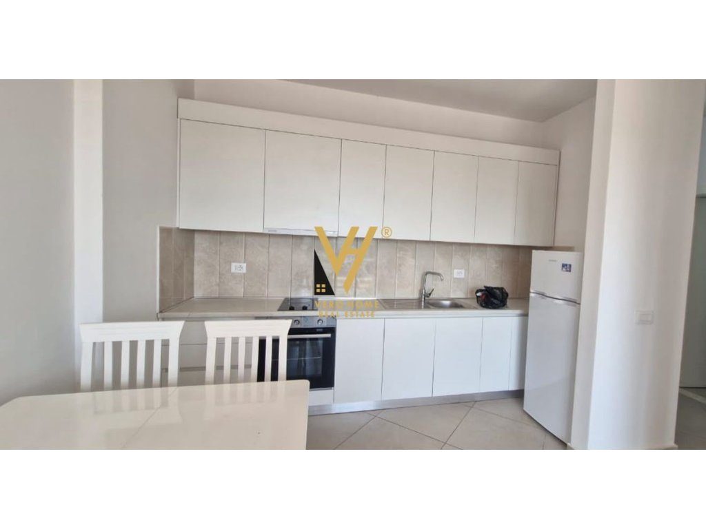 JEPET APARTAMENT 1+1 ME QERA PRANE QSUT 50.000 LEKE 2