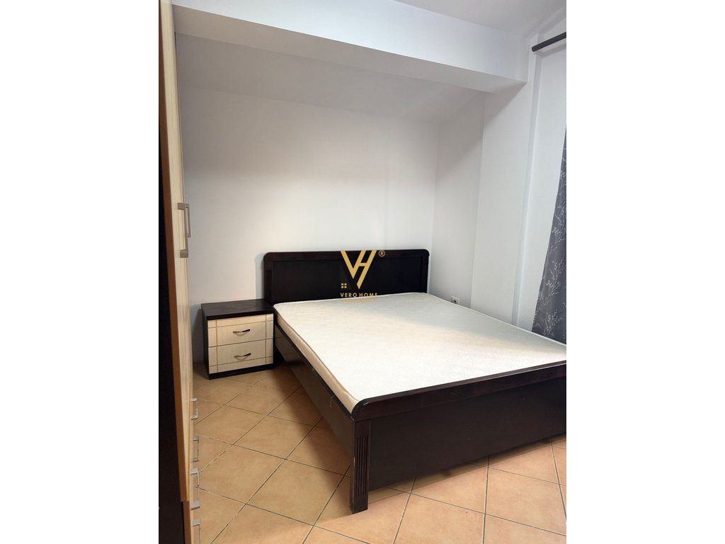 JEPET APARTAMENT 3+1+3 BLK ME QERA NE SELITE 55.000 LEKE 2