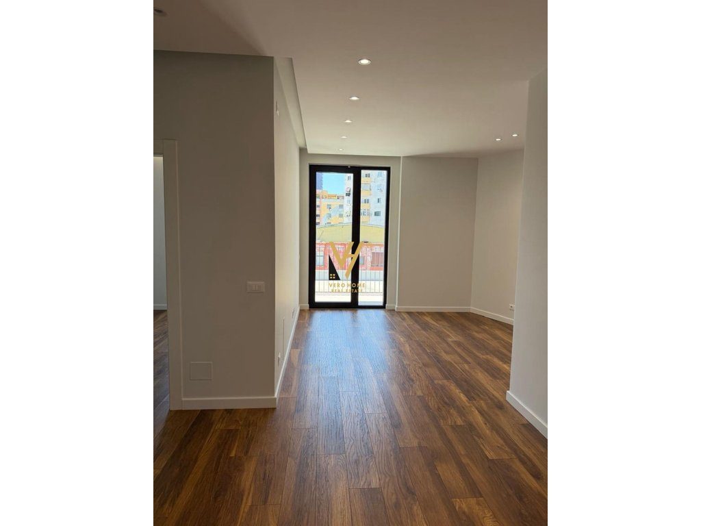 JEPET ZYRE 100 M2 ME QIRA TE KOMUNA E PARISIT 1.500 EURO 2