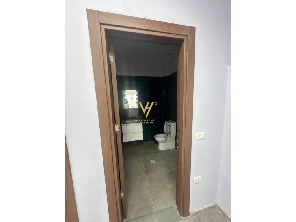 Jepet Ambient Biznesi me qera perball Fakultetit Ekonomik 350 m2 4