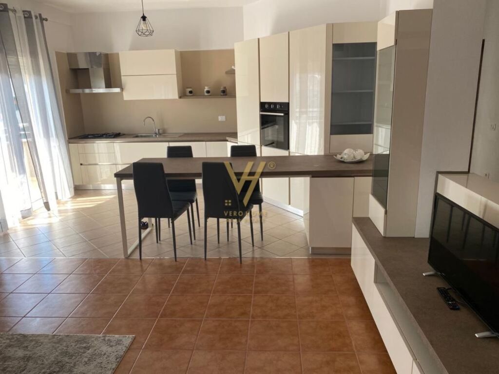 Jepet Apartament 3+1 me qera te Qyteti i Studentit 144 m2 2