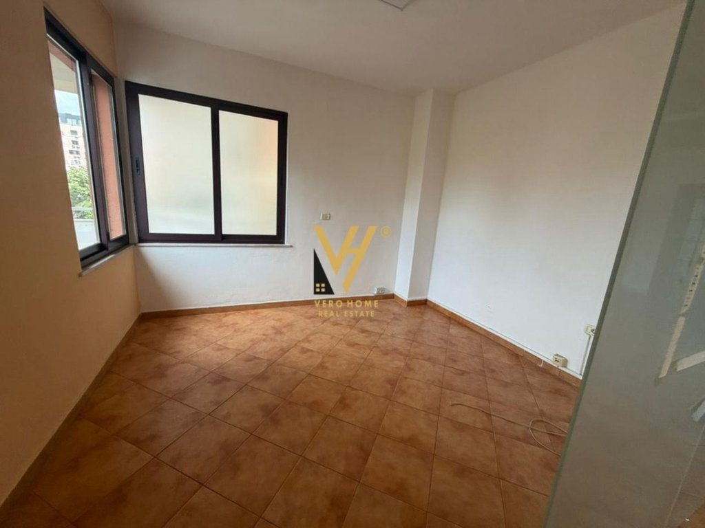 JEPET ZYRE 187 M2 ME QIRA NE BLLOK 3.366 EURO 4