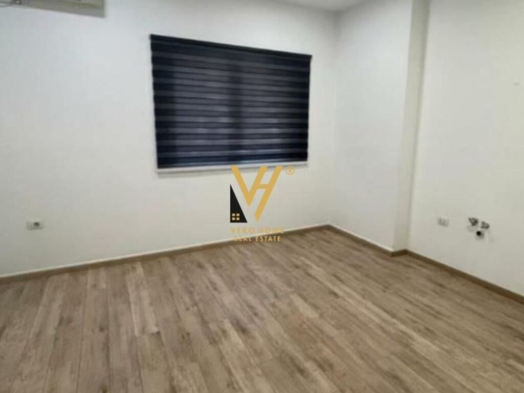 Shitet ambient biznesi te Rruga e Elbasanit 122 m2 3