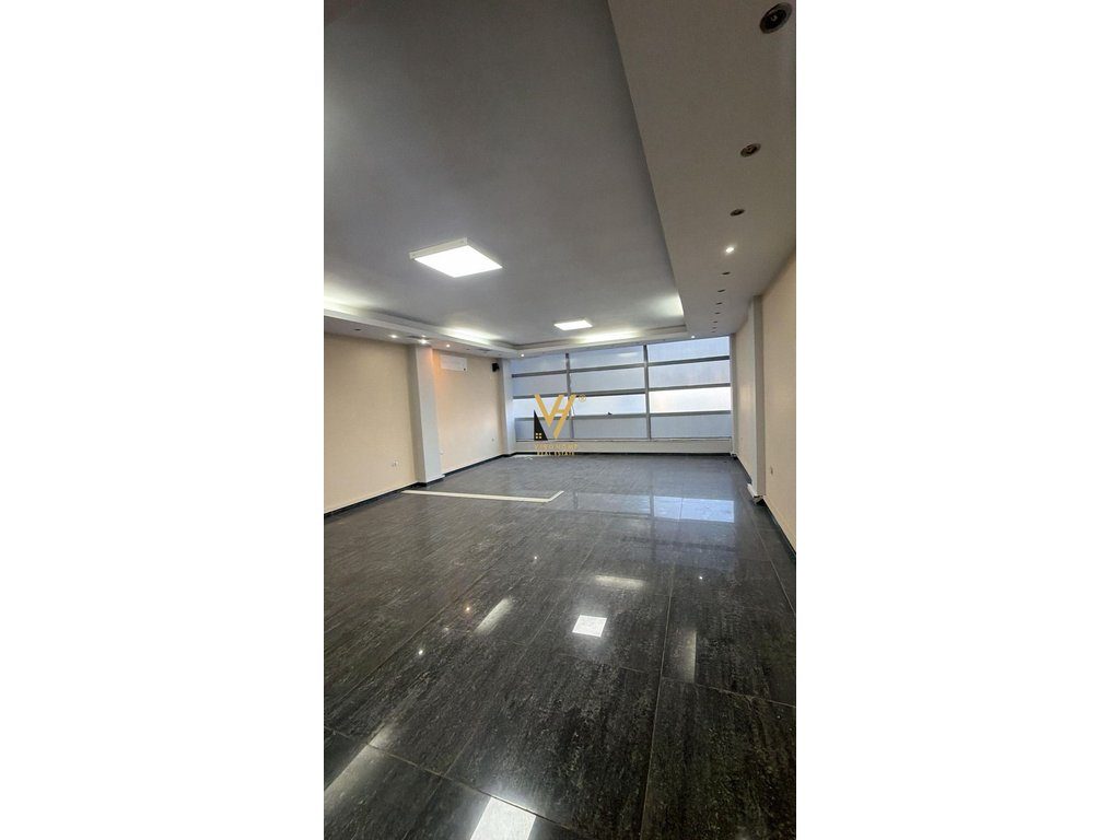 JEPET AMBIENT BIZNESI 160 M2 ME QIRA NE ASTIR 1.100 EURO 2