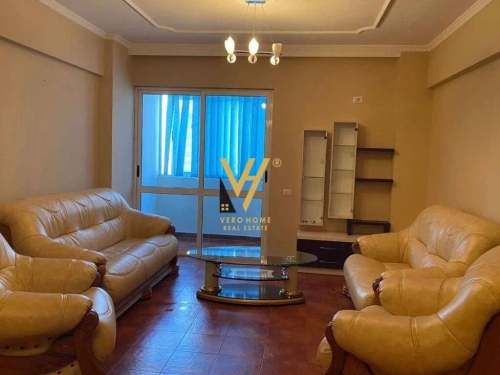 Jepet Apartament 2+1+ballkon me qera te Komuna e Parisit 110 m2