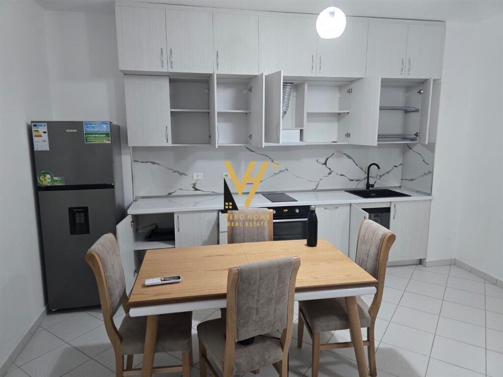 Shitet Apartament 1+1+ballkon te Kmy , Yzberisht 65 m2
