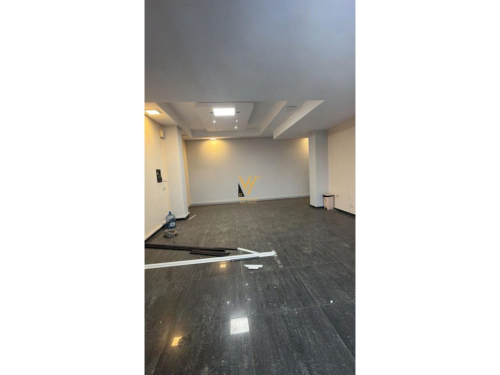 JEPET AMBIENT BIZNESI 160 M2 ME QIRA NE ASTIR 1.100 EURO 3