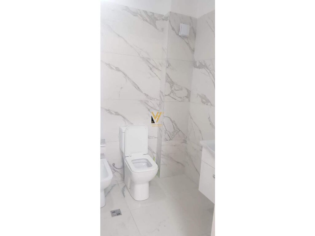 Jepet Apartament 2+1+ballkon me qera te Vila L , Astir 96 m2 2