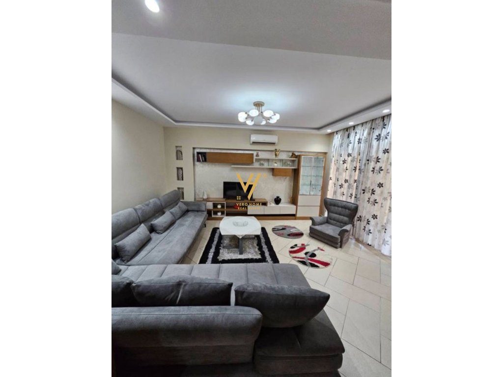 JEPET APARTAMENT 2+1 ME QERA TE LIQENI I THATE 700 EURO 2