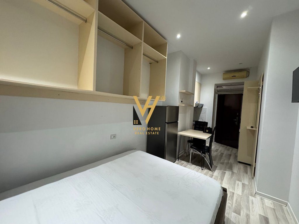 JEPET GARSONIERE 48 M2 ME QERA TE RR.BARRIKADAVE 42.000 LEKE 2