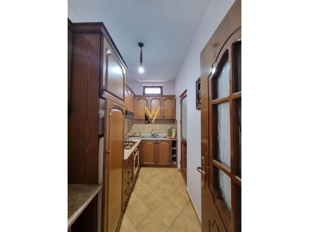 Jepet Apartament 2+1+ballkon me qera ne Qender 100 m2 3