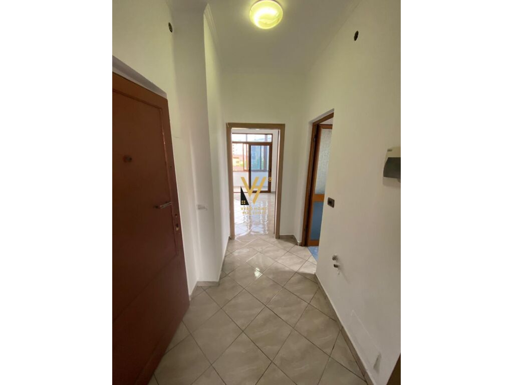 Shitet Apartament 1+1+ballkon te Rruga Bardhyl 50 m2 4