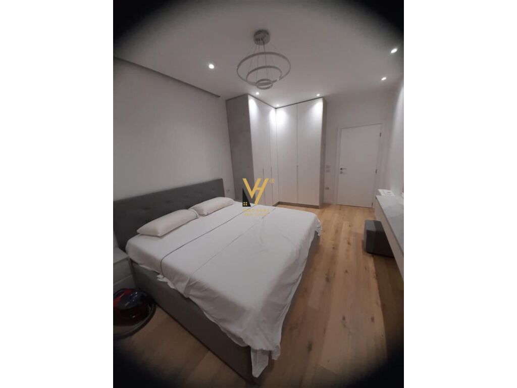 Shitet apartament 1+1 te Rruga 5 Maji 72 m2 2
