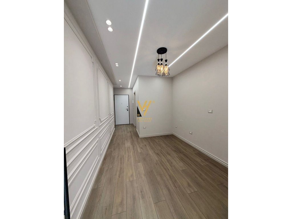 JEPET AMBIENT BIZNESI 185 M2 ME QIRA PRANE GARDEN BUILDING, RR.KAVAJES 2.500 EURO 4
