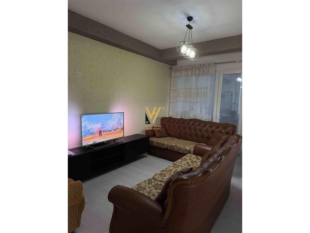 JEPET APARTAMENT 2+1+BLK ME QERA TE ISH FUSHA AVIACIONIT 750 EURO