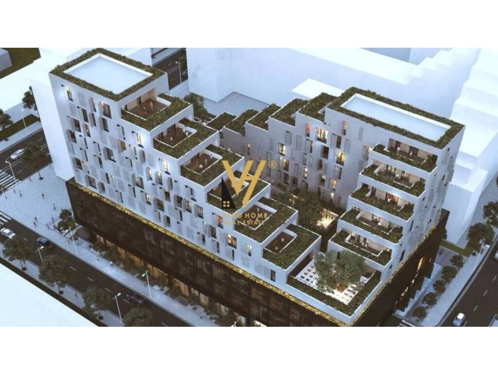 Shitet dyqan te Rruga 5 Maji 88 m2