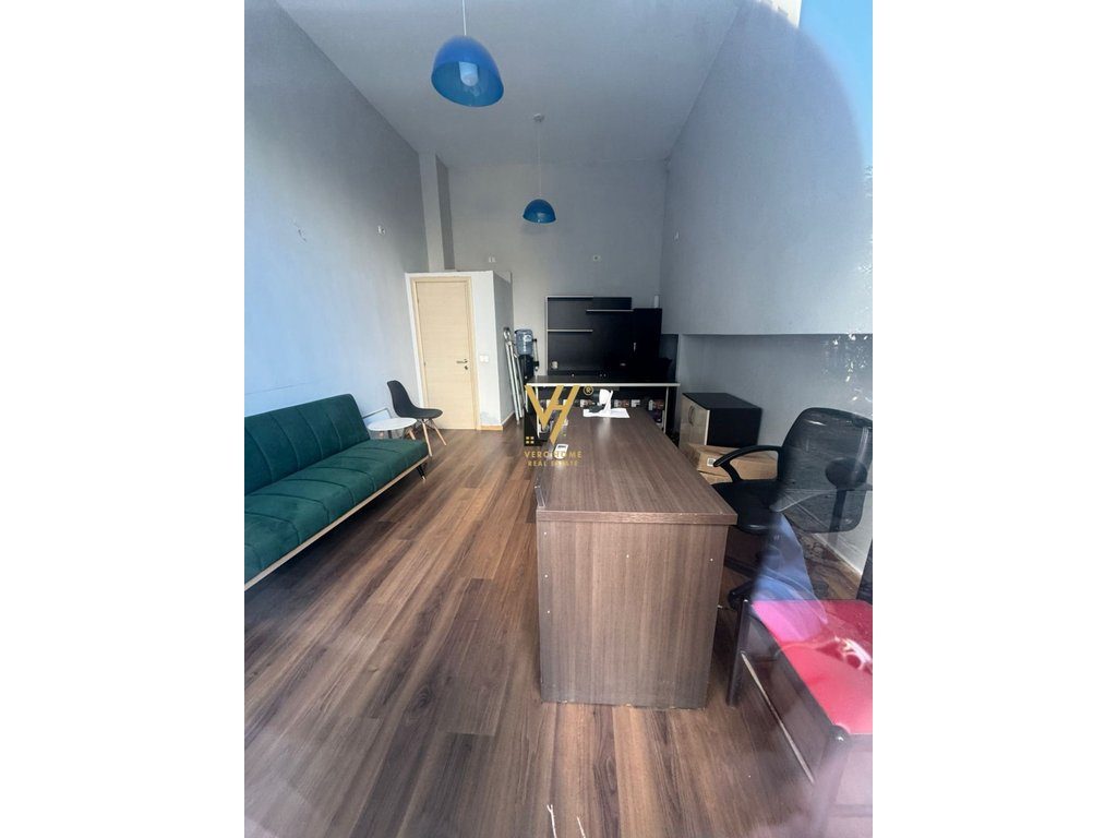 JEPET DYQAN 22 M2 ME QIRA TE STADIUMI DINAMO 40.000 LEKE