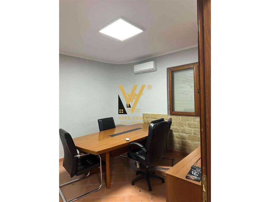 JEPET ZYRE 75 M2 ME QERA TE STACIONI I TRENIT 600 EURO 2