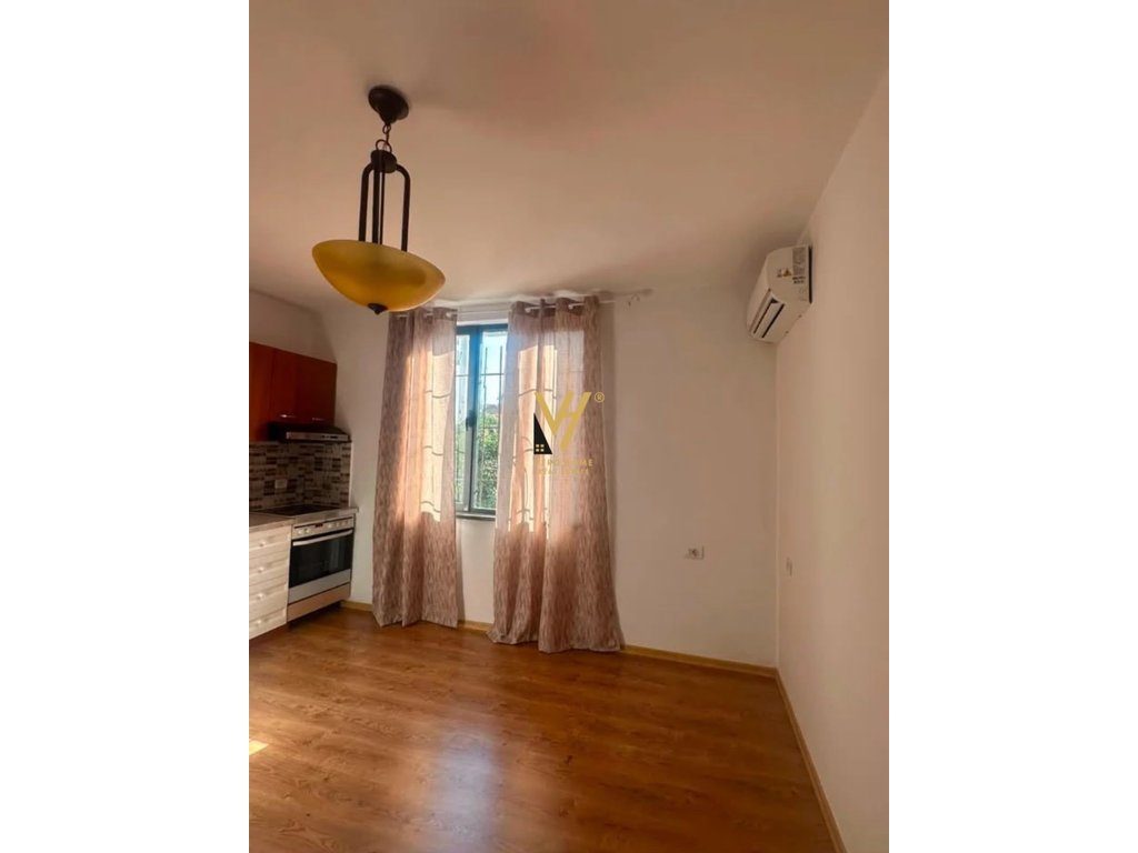 JEPET ZYRE 55 M2 ME QIRA TEK BLV.ZOGU I PARE 65.000 LEKE 3