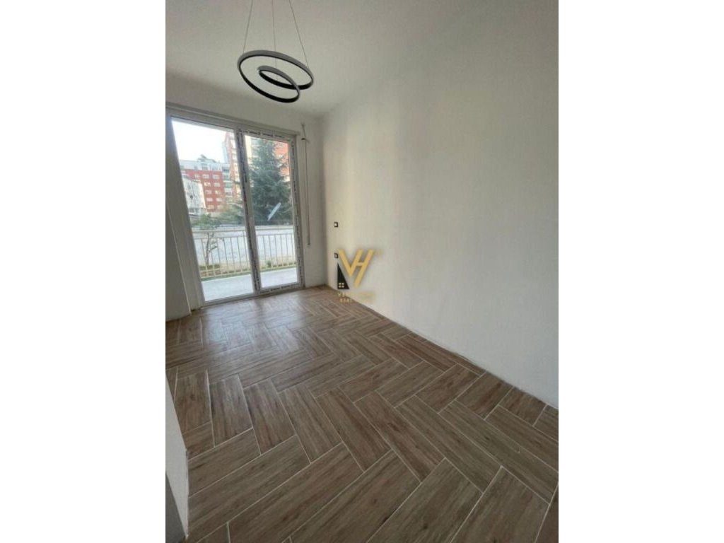 SHITET APARTAMENT 2+1+2 TE RRUGA E BARRIKADAVE 275.000 EURO 2