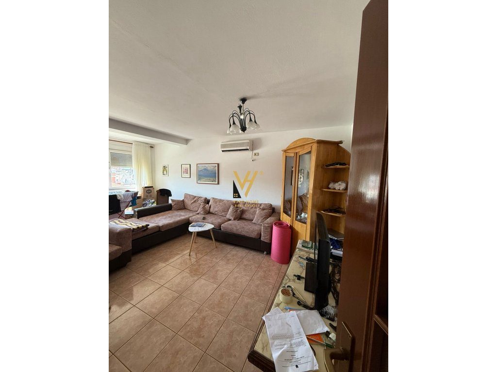 JEPET APARTAMENT 2+1+BLK ME QERA TE RRUGA FORTUZI 70.000 LEKE