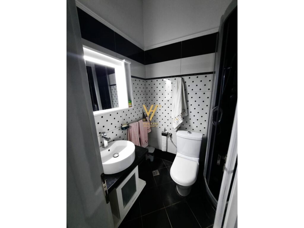 Shitet Objekt Biznesi tre Katesh te Lagjja 1 , Pogradec 1650 m2